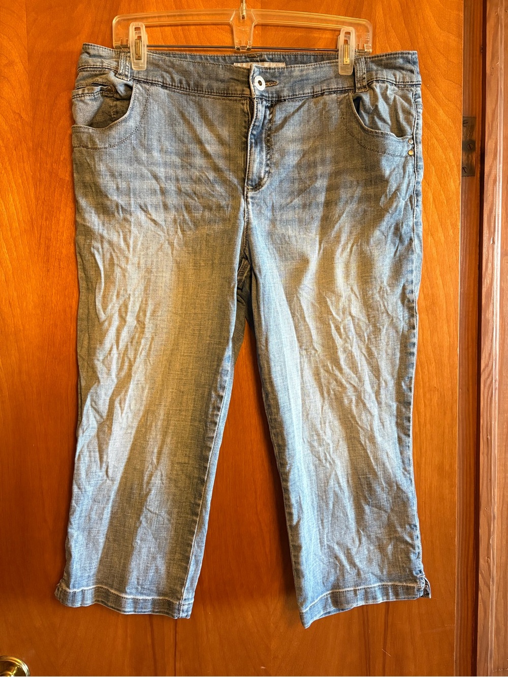 Chico's Light Blue Cropped Denim Capris